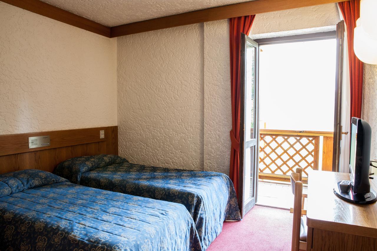מדונה די קמפיליו Hotel Il Catturanino מראה חיצוני תמונה
