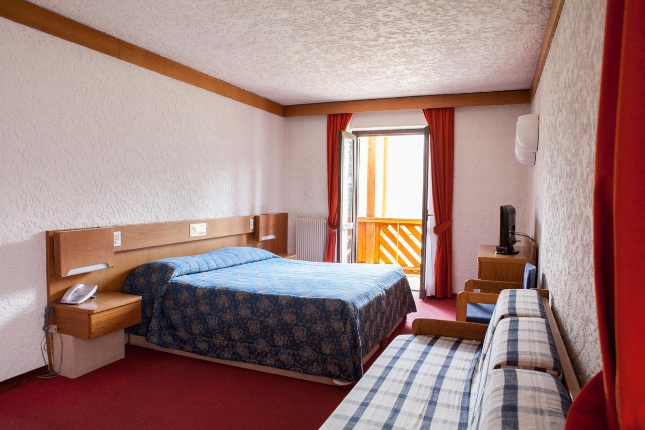 מדונה די קמפיליו Hotel Il Catturanino מראה חיצוני תמונה