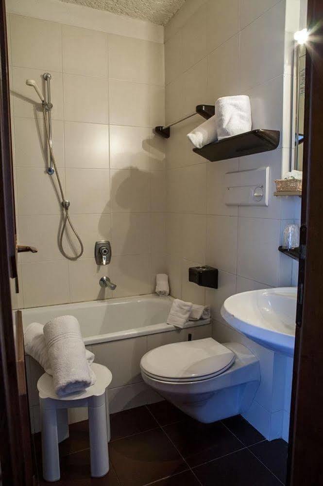מדונה די קמפיליו Hotel Il Catturanino מראה חיצוני תמונה